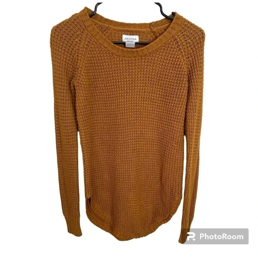 Arizona Jean Co. Knit Sweater. Woman’s size Small. Crew neck long sleeve.